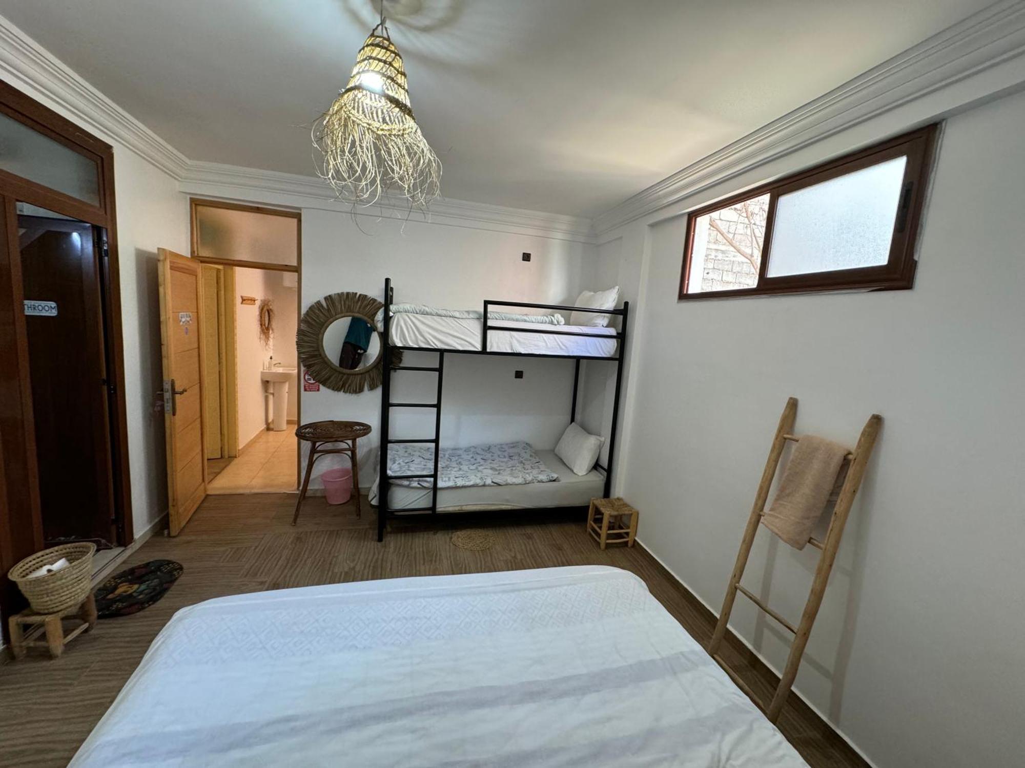Jungle Surf House Hostel *